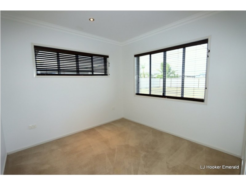 8 Desgrand Street, Emerald QLD 4720