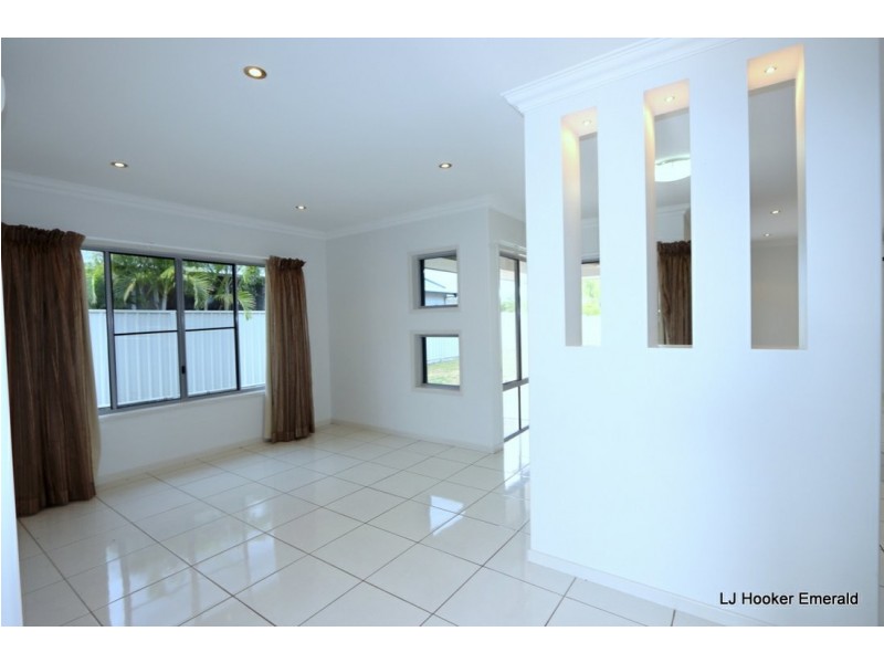 8 Desgrand Street, Emerald QLD 4720