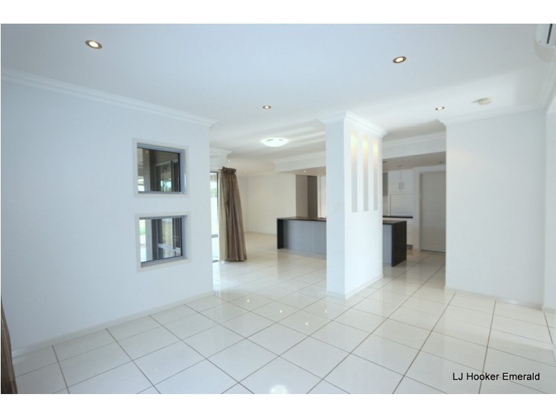 8 Desgrand Street, Emerald QLD 4720