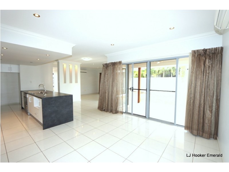 8 Desgrand Street, Emerald QLD 4720