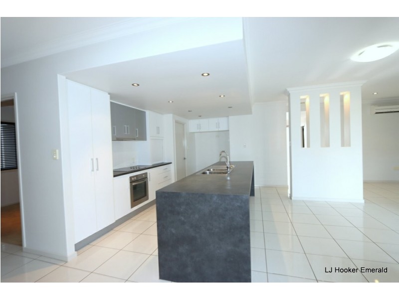 8 Desgrand Street, Emerald QLD 4720