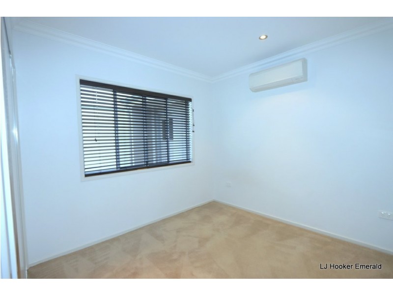 8 Desgrand Street, Emerald QLD 4720