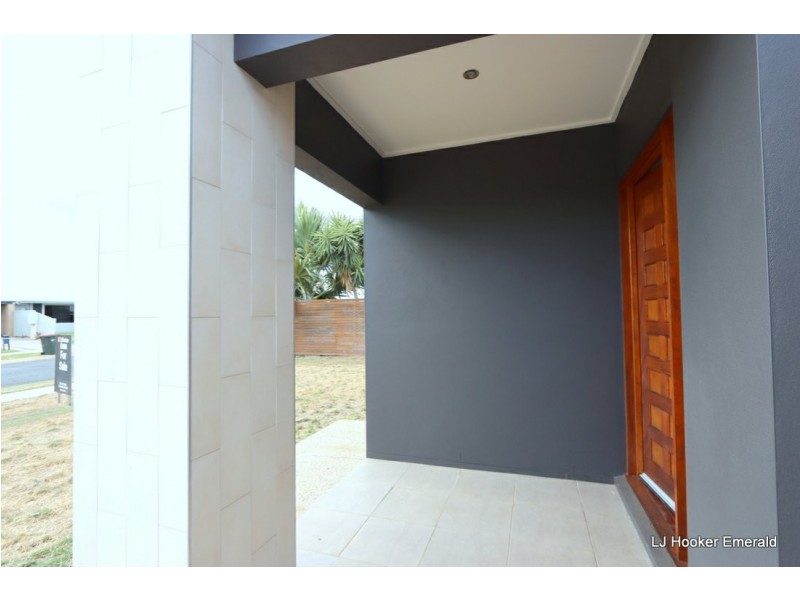 8 Desgrand Street, Emerald QLD 4720