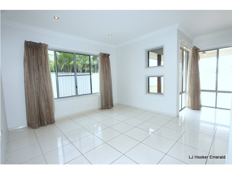 8 Desgrand Street, Emerald QLD 4720