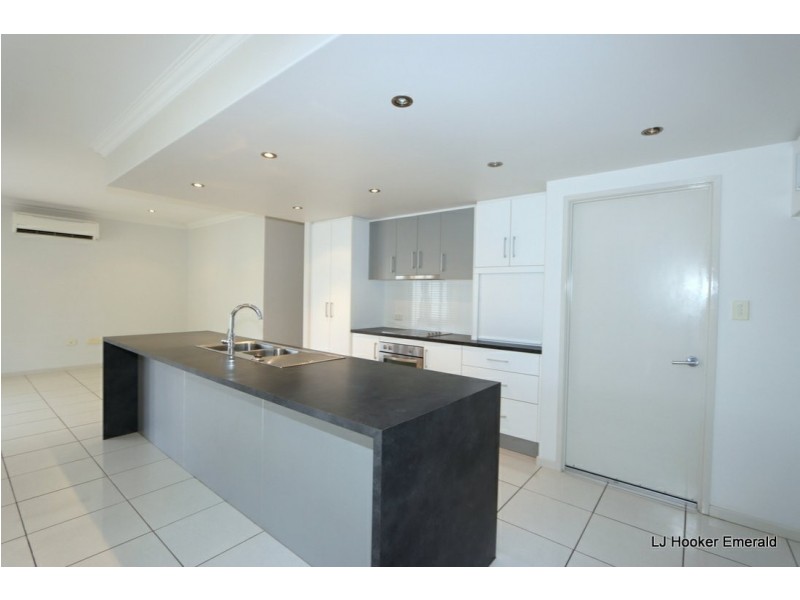 8 Desgrand Street, Emerald QLD 4720