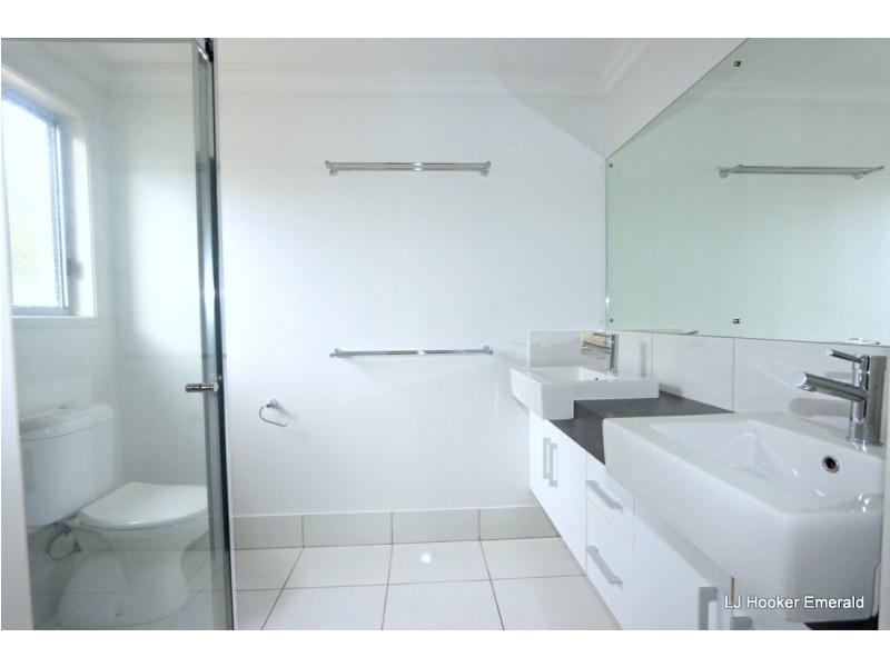 8 Desgrand Street, Emerald QLD 4720