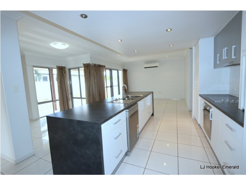 8 Desgrand Street, Emerald QLD 4720