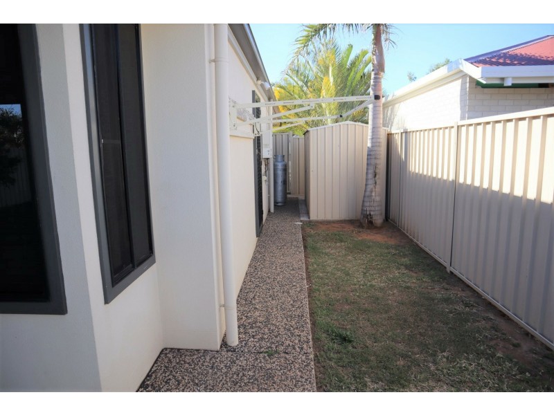 Unit 1/11 Brokenwood Street, Emerald QLD 4720