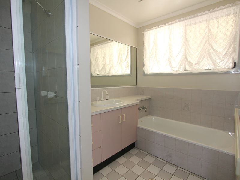 10 Roseanne Road, Emerald QLD 4720