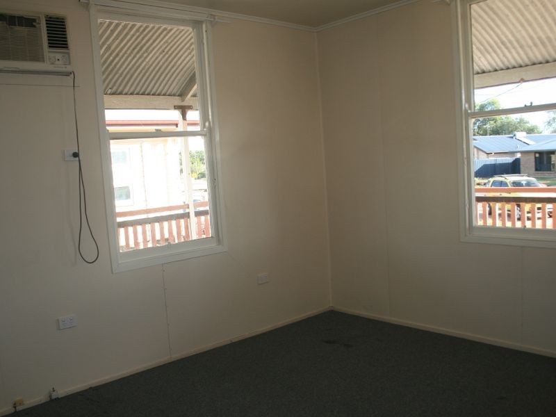 22 Vicki Close, Emerald QLD 4720