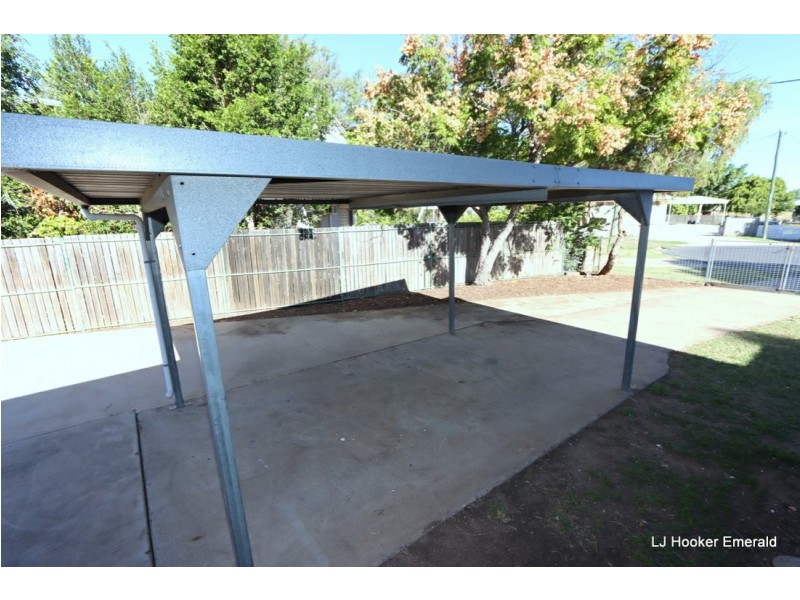 3 Edwards Pl, Emerald QLD 4720