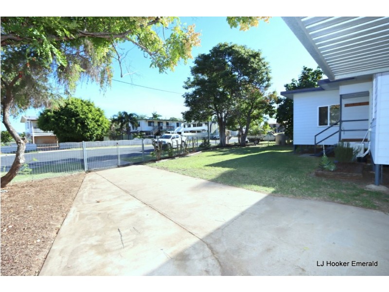 3 Edwards Pl, Emerald QLD 4720