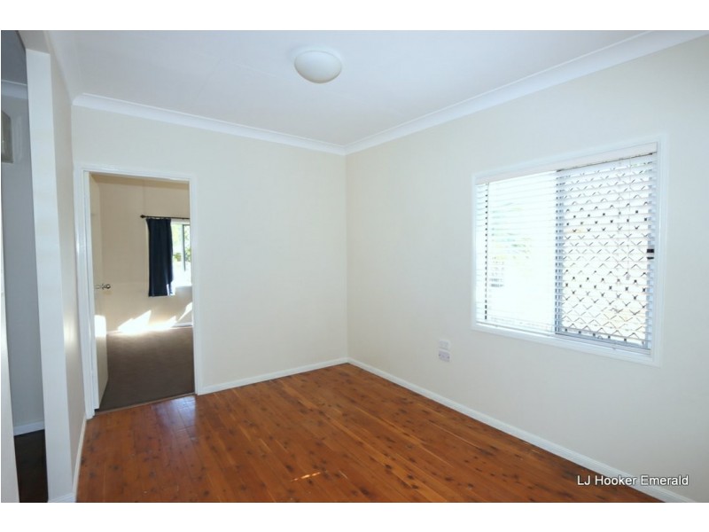 3 Edwards Pl, Emerald QLD 4720