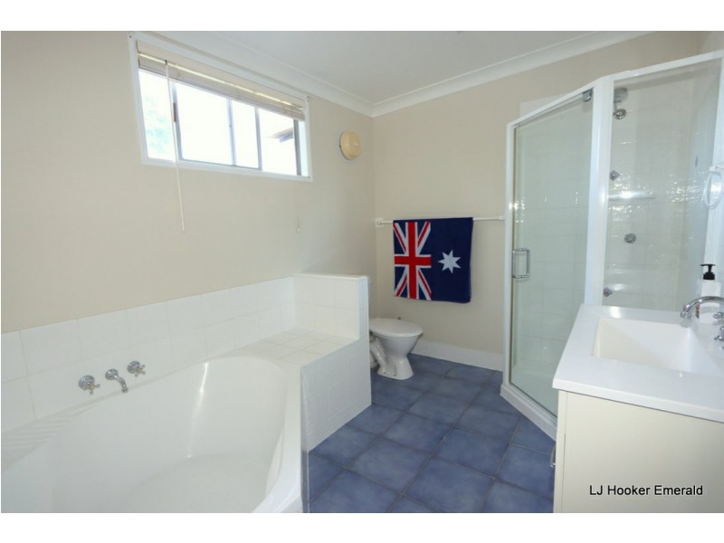 3 Edwards Pl, Emerald QLD 4720