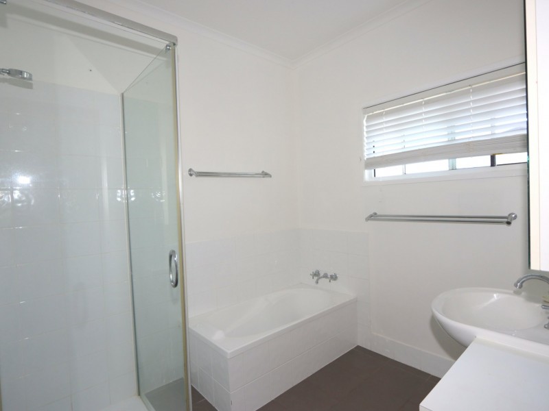 1 Eric Court, Emerald QLD 4720