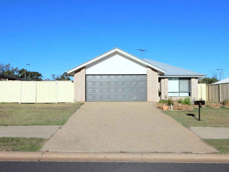 13 Lakeside Drive, Emerald QLD 4720