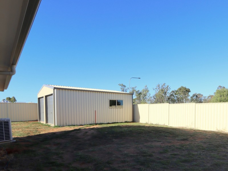 13 Lakeside Drive, Emerald QLD 4720
