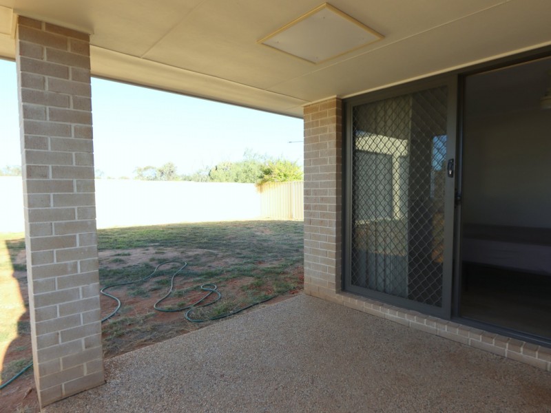 13 Lakeside Drive, Emerald QLD 4720