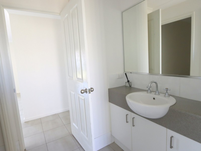 13 Lakeside Drive, Emerald QLD 4720