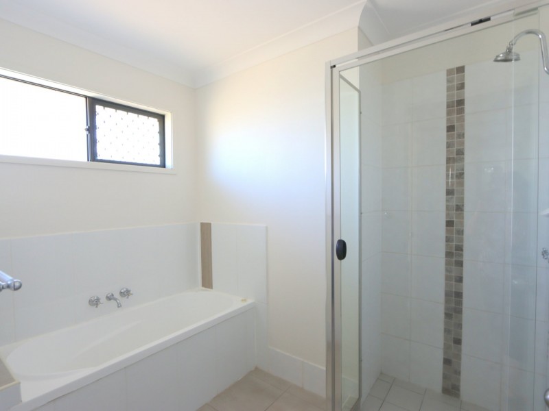 13 Lakeside Drive, Emerald QLD 4720