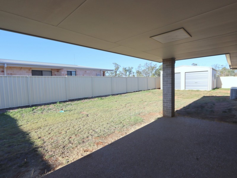 13 Lakeside Drive, Emerald QLD 4720