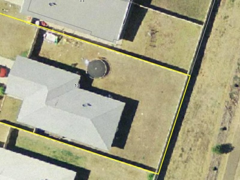 13 Lakeside Drive, Emerald QLD 4720