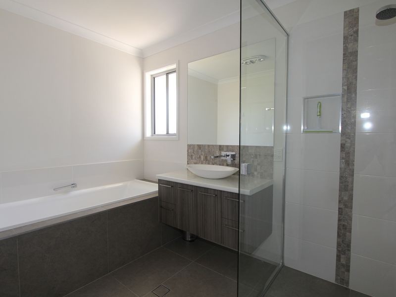 16 Flemington Road, Emerald QLD 4720