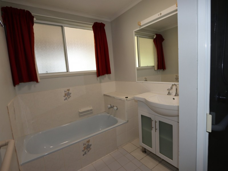 8 Roberts Street, Emerald QLD 4720