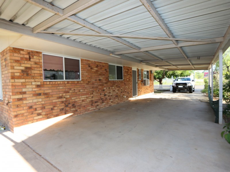 8 Roberts Street, Emerald QLD 4720