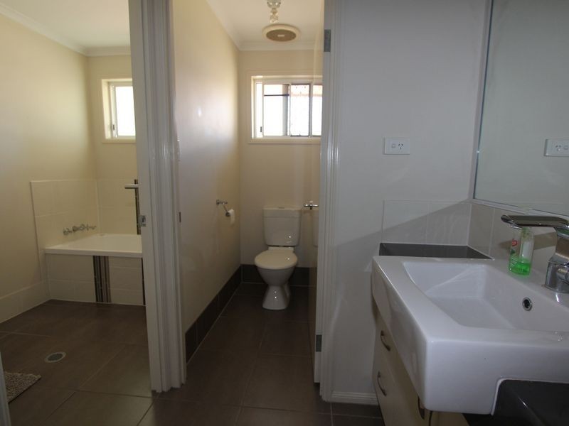 54 Park Avenue, Emerald QLD 4720