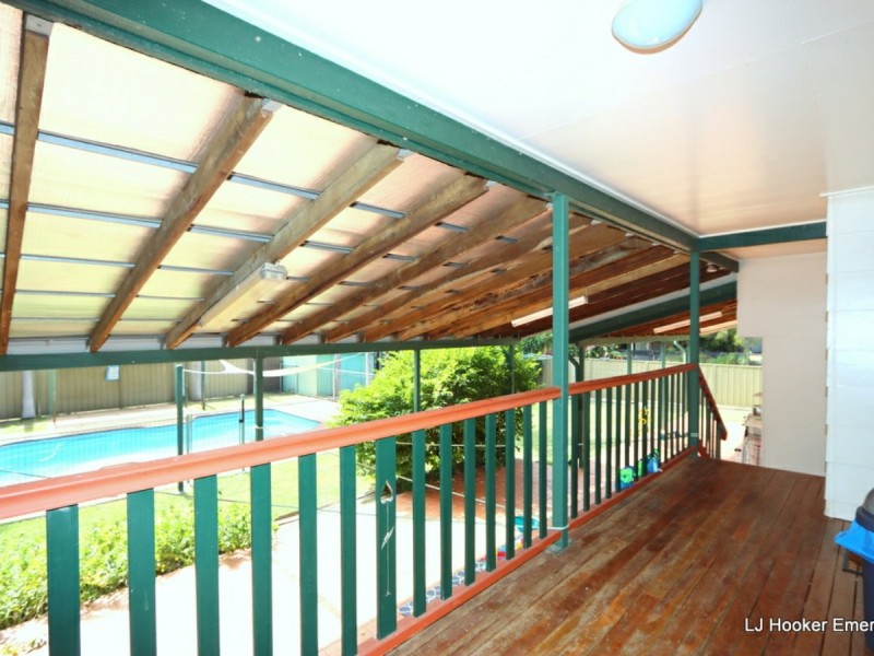 8 Ward Place, Emerald QLD 4720