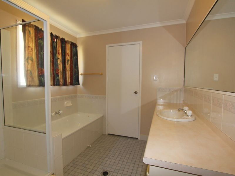 40 Staal Crescent, Emerald QLD 4720
