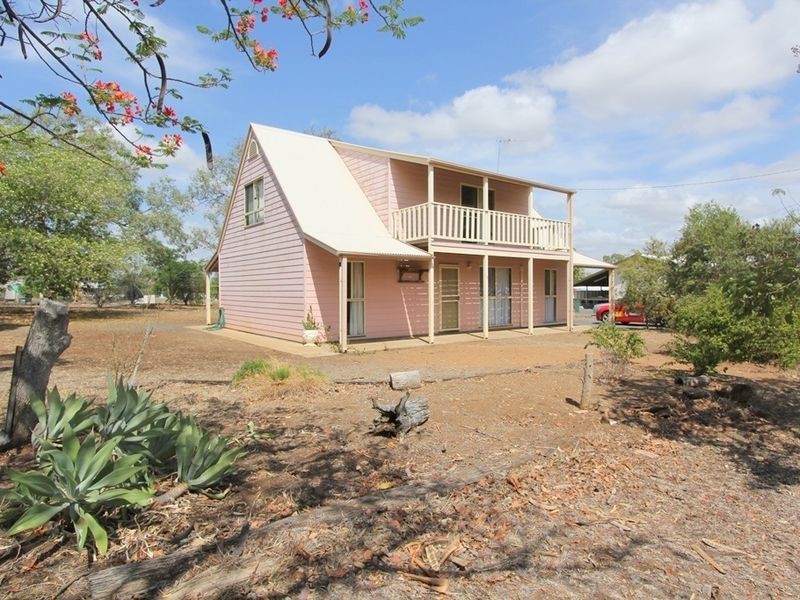 38 Bailey Street, Capella QLD 4723