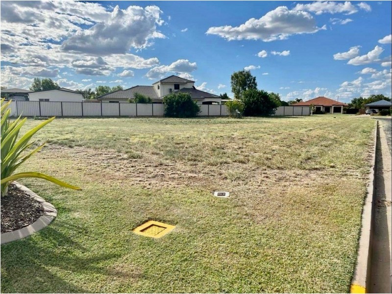 27 Kidd St, Emerald QLD 4720