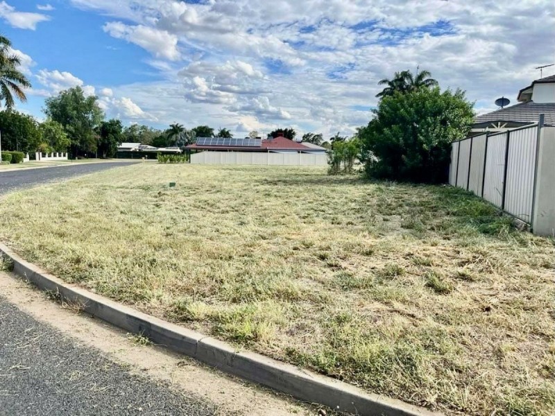 27 Kidd St, Emerald QLD 4720