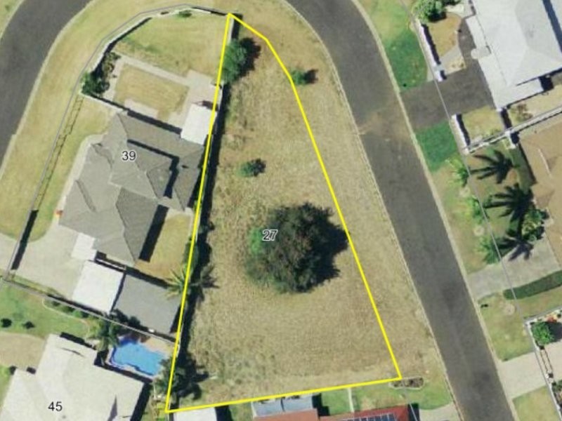 27 Kidd St, Emerald QLD 4720