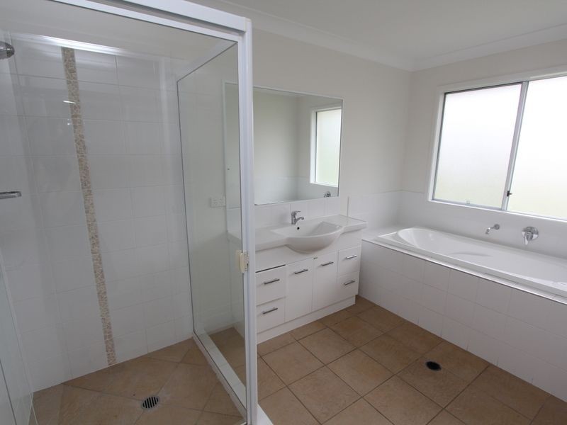 11 Scotts Peak Drive, Capella QLD 4723