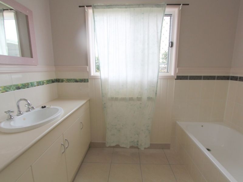 68 Staal Cr, Emerald QLD 4720