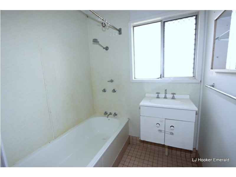 2 Loch Street, Emerald QLD 4720