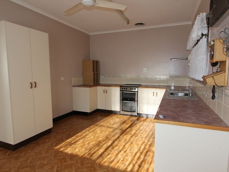 12 Mellish Crescent, Emerald QLD 4720