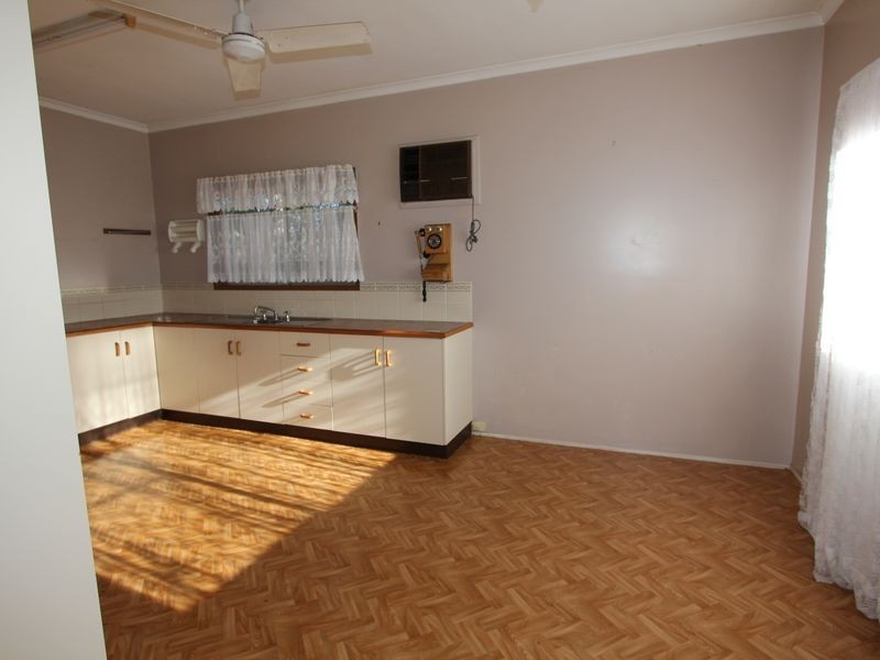 12 Mellish Crescent, Emerald QLD 4720