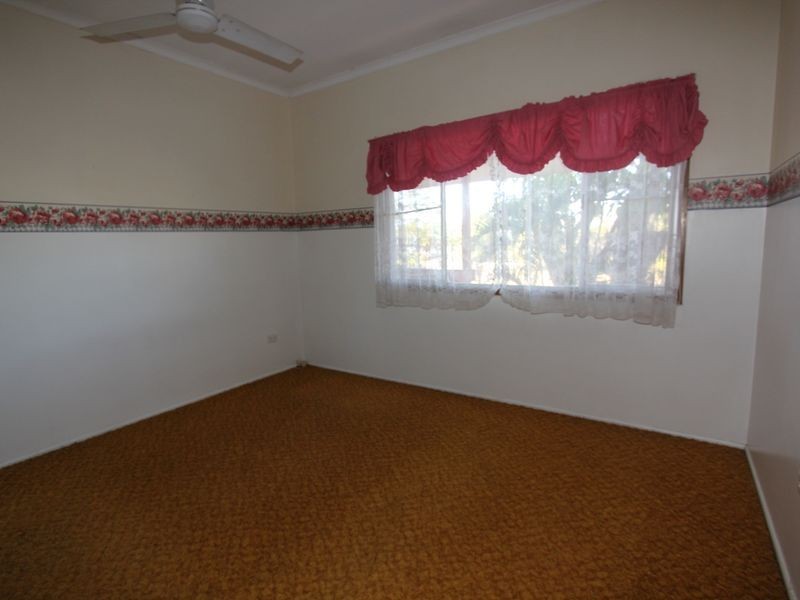 12 Mellish Crescent, Emerald QLD 4720