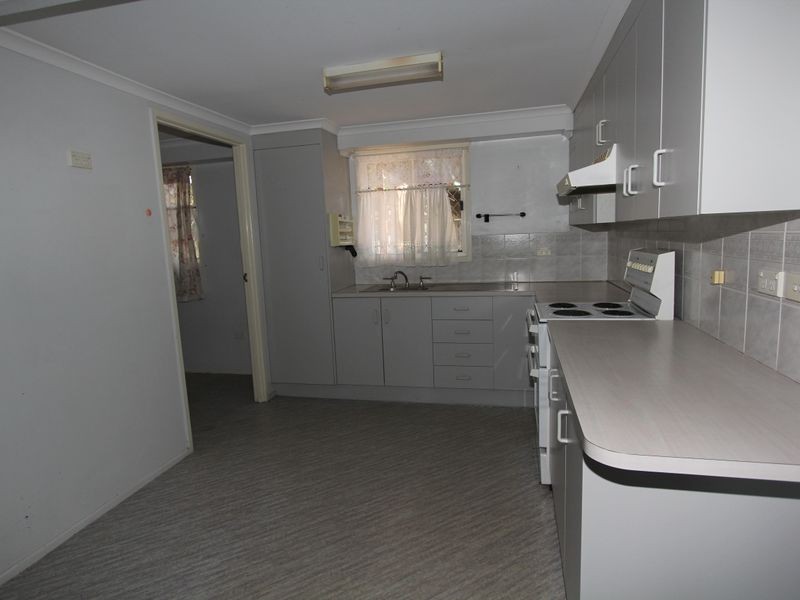 12 Mellish Crescent, Emerald QLD 4720