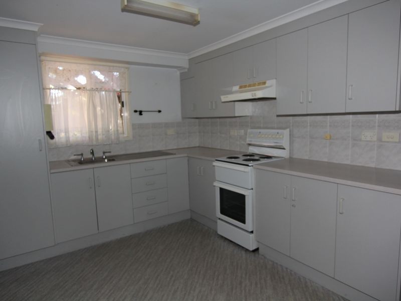 12 Mellish Crescent, Emerald QLD 4720