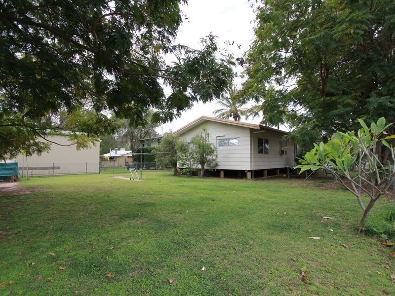 77 Hospital Rd, Emerald QLD 4720