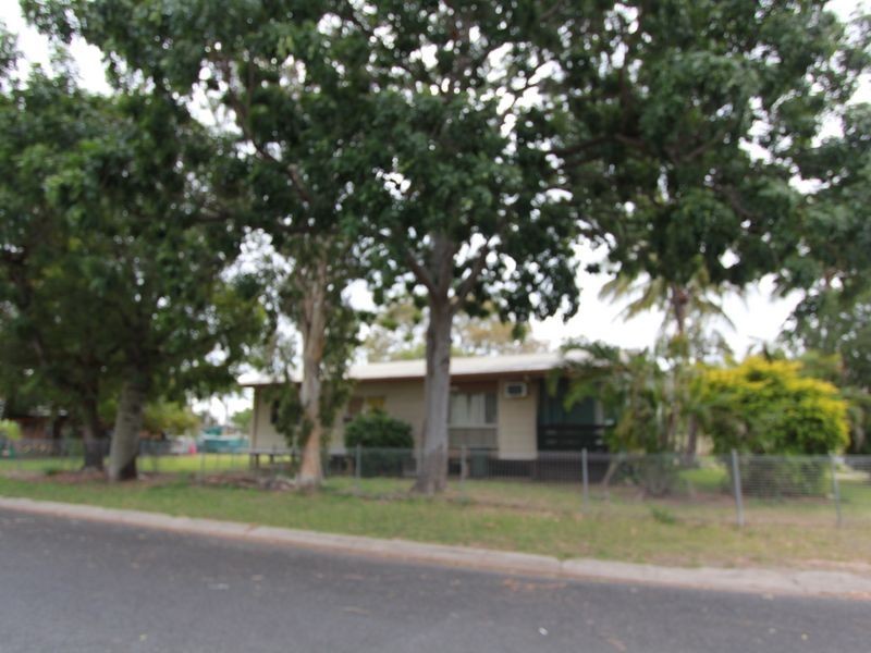 77 Hospital Rd, Emerald QLD 4720