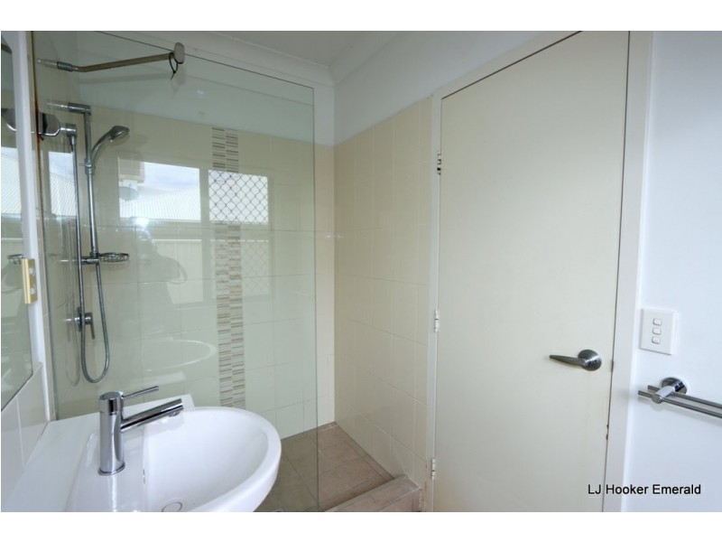 17 Glovar Street, Emerald QLD 4720