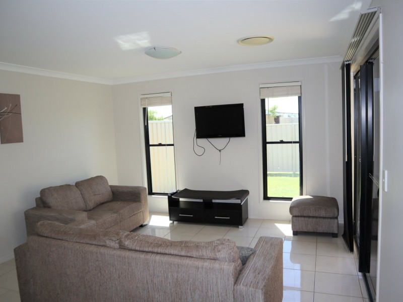 1/4 Parkway Street, Emerald QLD 4720