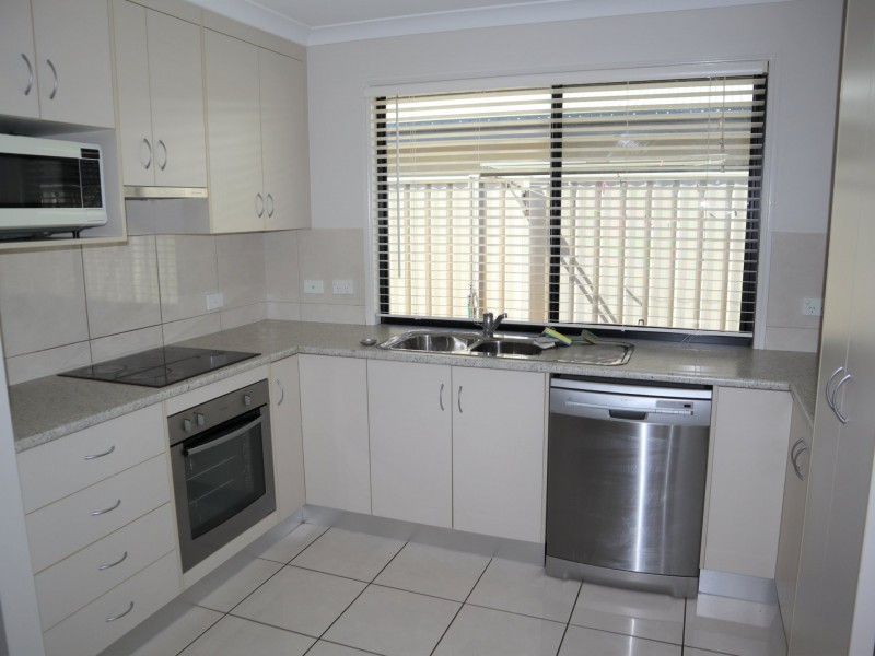 1/4 Parkway Street, Emerald QLD 4720