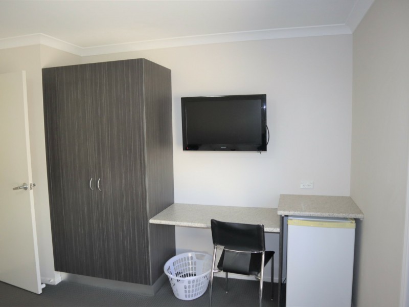 1/4 Parkway Street, Emerald QLD 4720